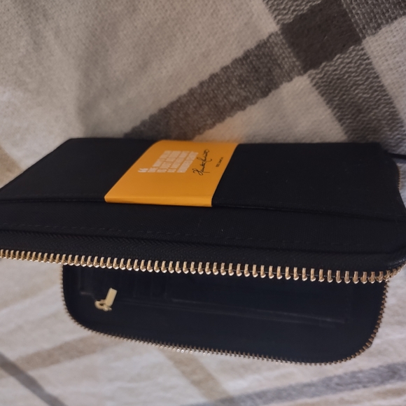 NWT Carhartt Black Canvas Wristlet - Picture 4 of 8
